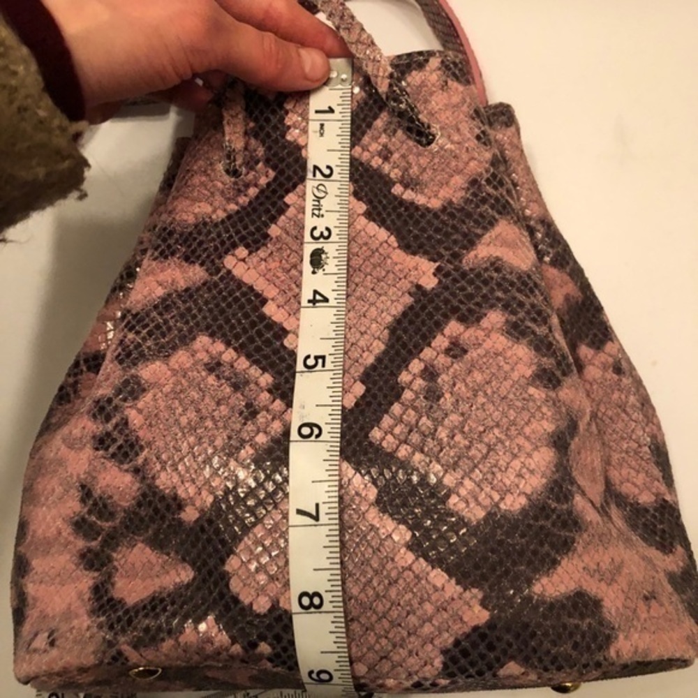 Vittoria Napoli Pink Python Drawstring Bucket Bag - image 8